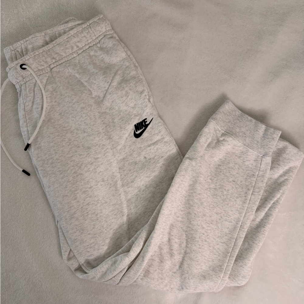 Light Grey Nike sweatpants M